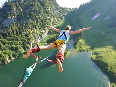 体育娱乐平台-绿茵场上的圣歌，当对抗化作祈祷，足球印证人性光辉，绿茵圣歌，足球的人性光辉